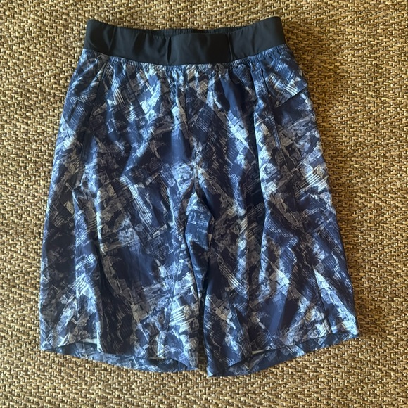Lululemon Men’s Shorts - Picture 1 of 9